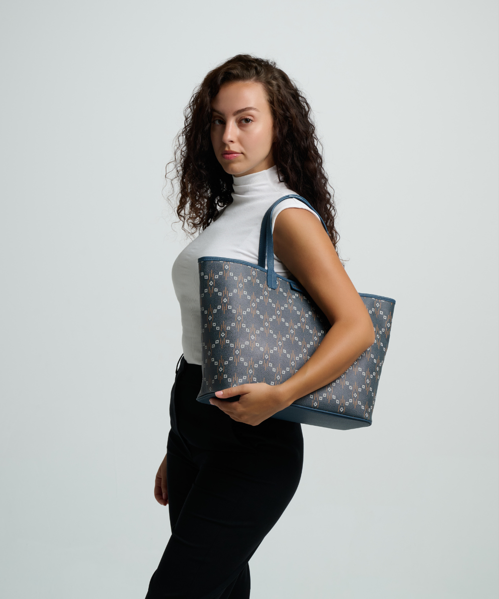 حقيبة رِماز Signature Tote باللون الرمادي الرملي