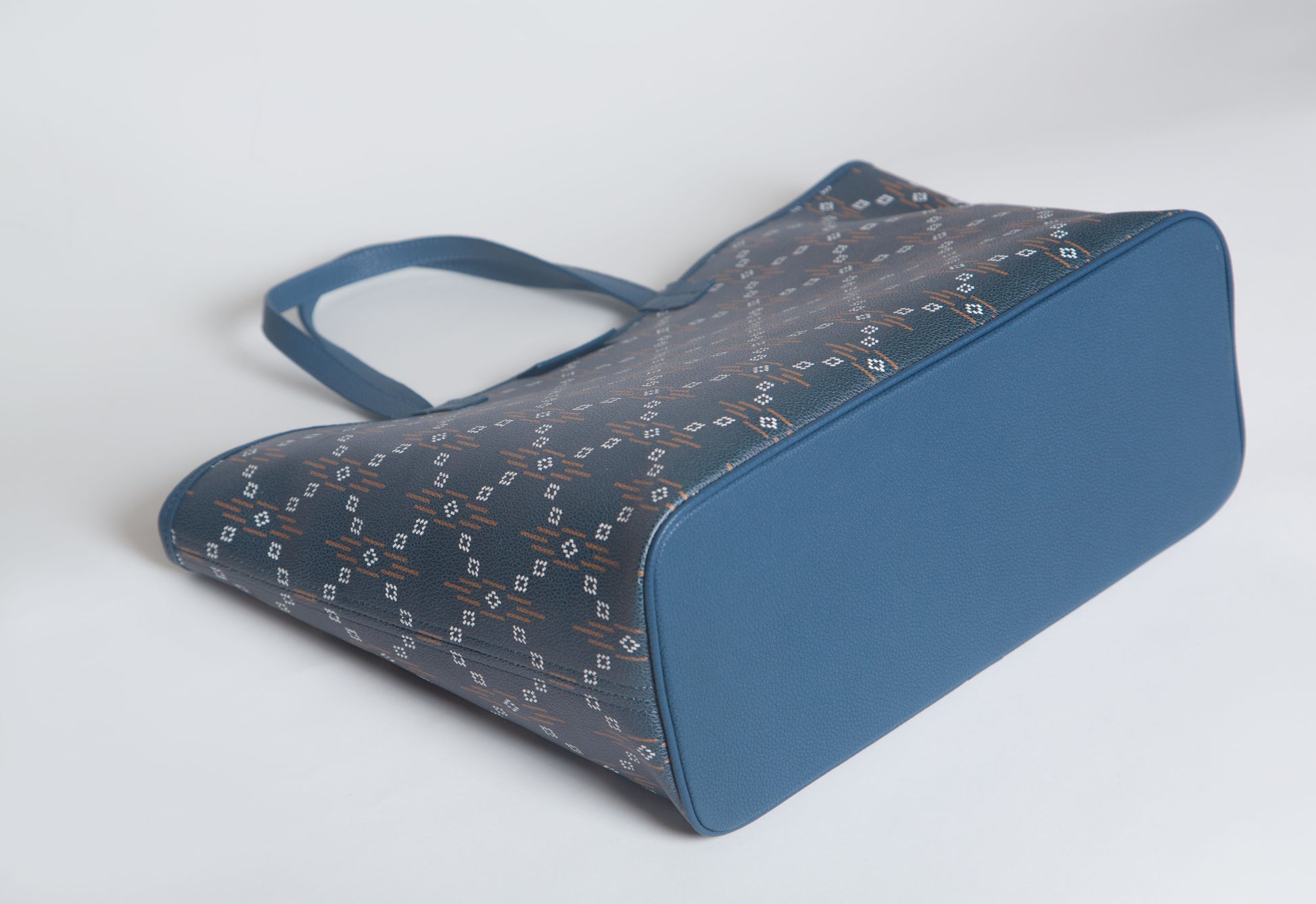 Sama - The Escape Artist Tote