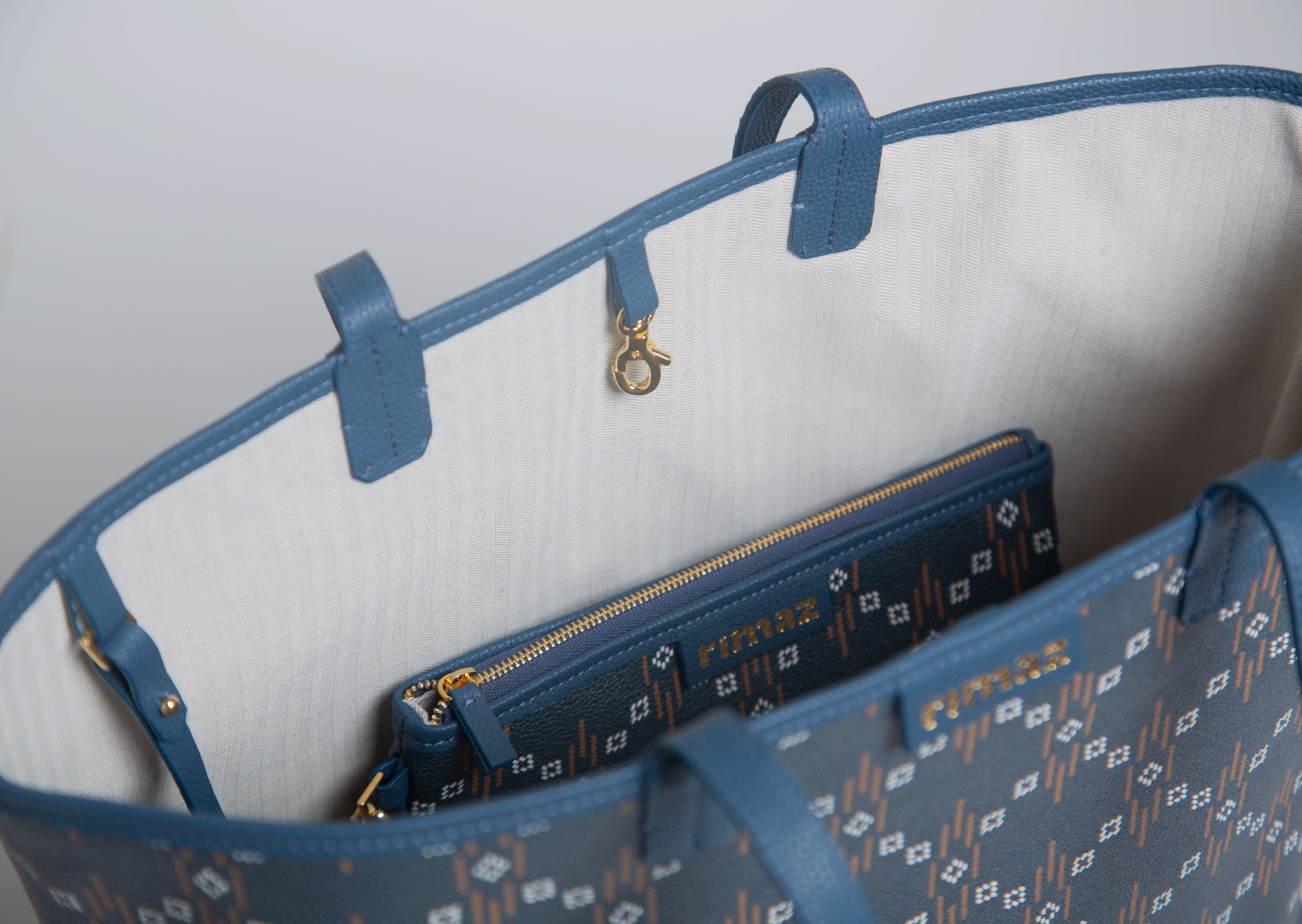 Sama - The Escape Artist Tote